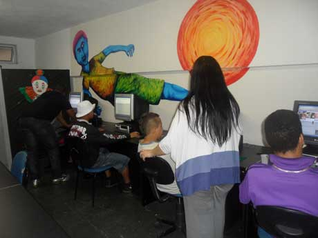 Festa e alegria na reinauguração da sala de informática do ECCA-Sé