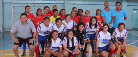 Craque do Amanhã usa futebol para integrar diferentes culturas