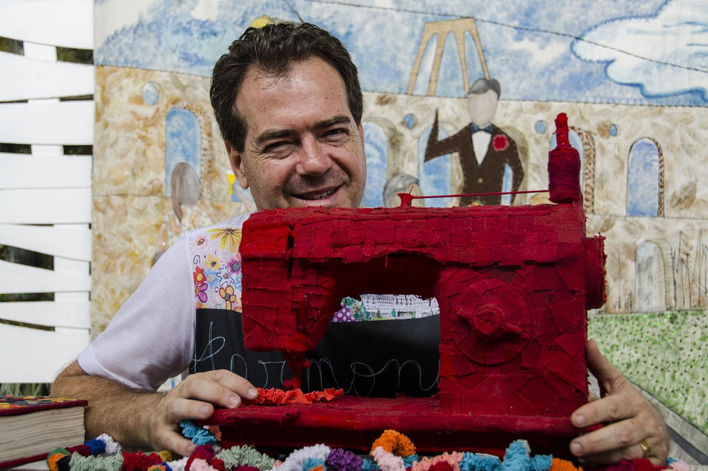 Inclusão através da arte – Ação voluntária do artista plástico possibilita que artesãos visitem, pela primeira vez, uma exposição