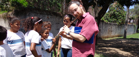 Projeto Bairro Educador integra música à educação