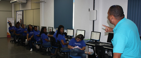 Projeto Orientador Familiar oferece oficina de Informática