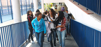 Alunos visitam as instalações do Colégio Pedro II