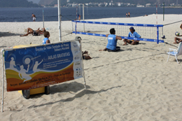 Vôlei Sentado de Praia melhora qualidade de vida dos alunos