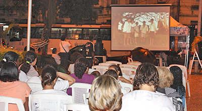 Cinema a céu aberto na praça do Rio Comprido