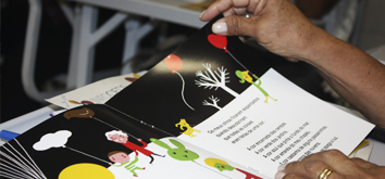 Educadoras vêem livros como objeto cultural