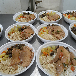 ‘Pessoas e Negócios Saudáveis’ distribui refeições em comunidades, fortalece microempreendedores locais e organizações sociais