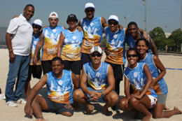 Alunos do Vôlei Paraolímpico do Vasco participam do Vôlei Sentado de Praia